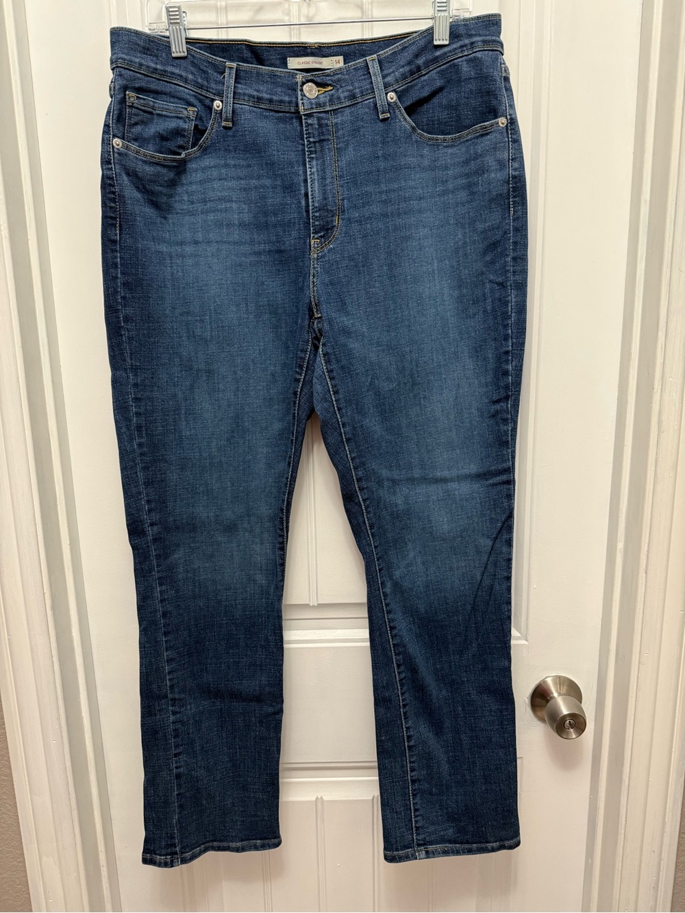 Levis Classic Straight Jeans Womens Size 14 Blue Medium Wash Stretch (48-8)